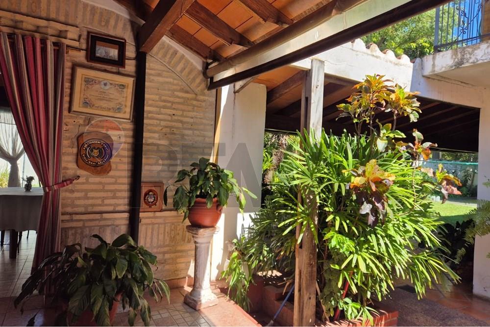 CASA CON PISCINA EN SANTISIMA TRINIDAD — foto 2