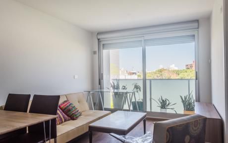 Apartamento De 2 Dormitorios Y Garage En Parque Batlle