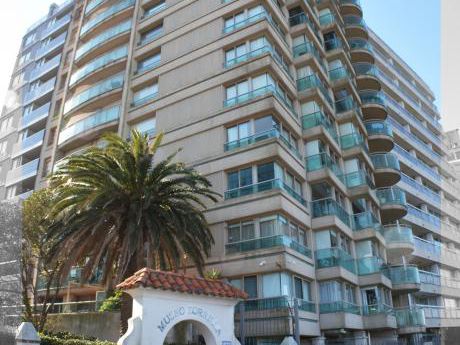 Alquiler De Apartamento De Categoría Sobre Rambla