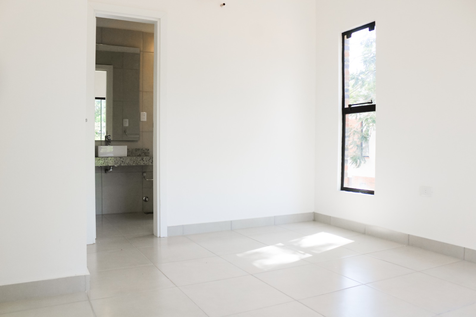 VENDO DUPLEX EN BARRIO CERRADO JARDINES DE LOMA MERLO — foto 3