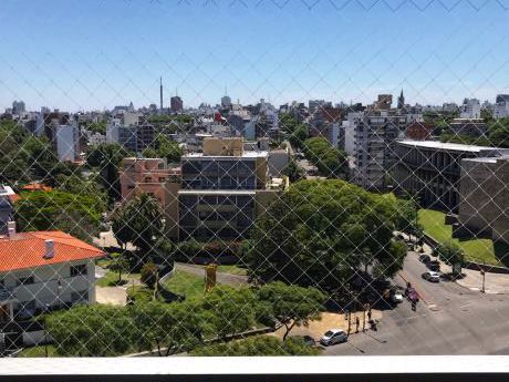 Muy Buena Planta Con Excelente Vista Y Gran Terraza En Pocitos