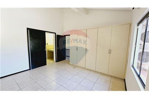 CASA - ALQUILER Zona Facultad de Derecho UNA — foto 3