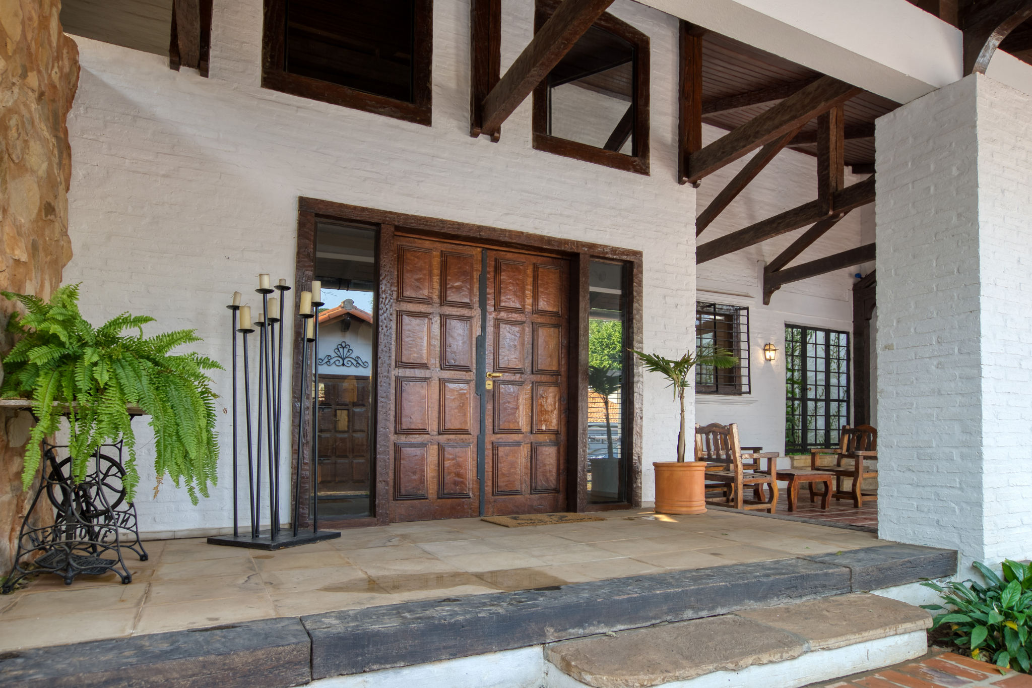 EN VENTA CASA 4 DORMITORIOS ESTILLO VILLA ITALIANA, YCUA SATI — foto 3