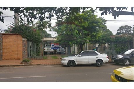 Amplia Residencia De 5 Dormitorios Sobre Calle Asfaltada