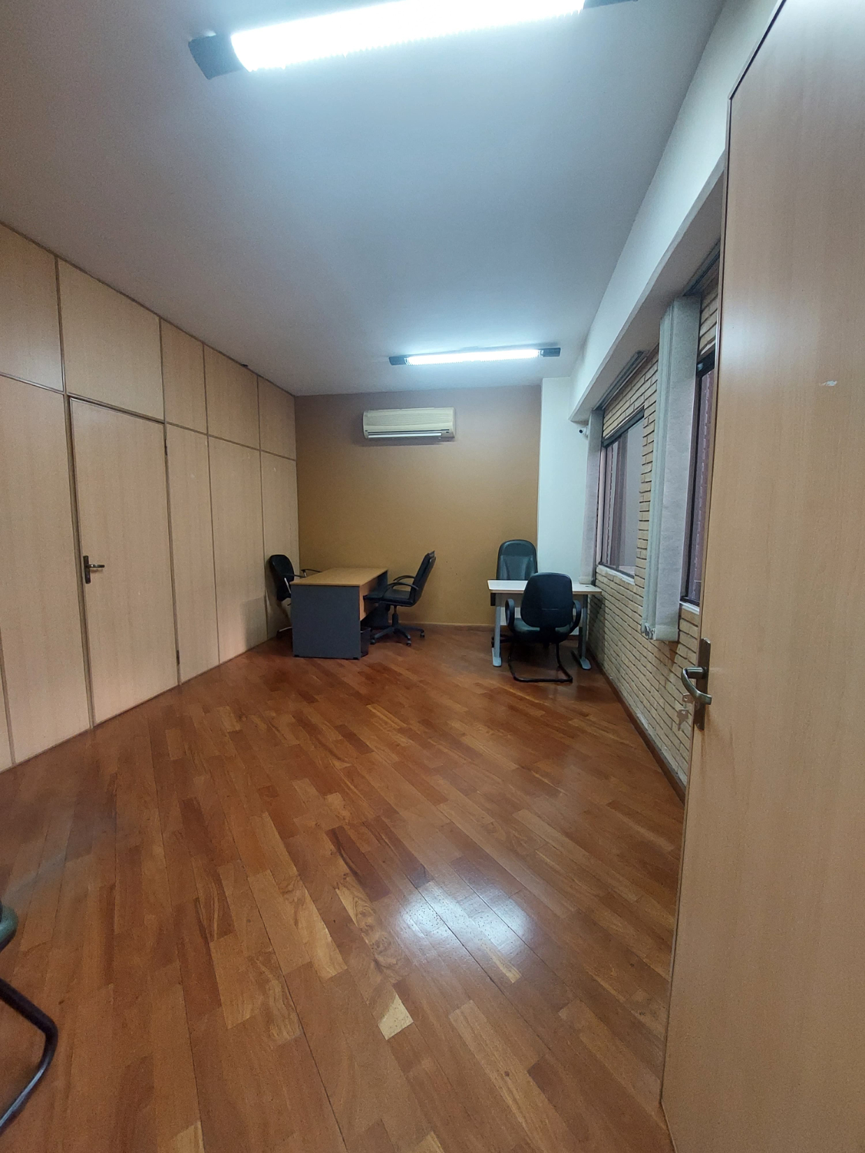 ALQUILO OFICINA AMOBLADA EN VILLAMORRA — foto 3