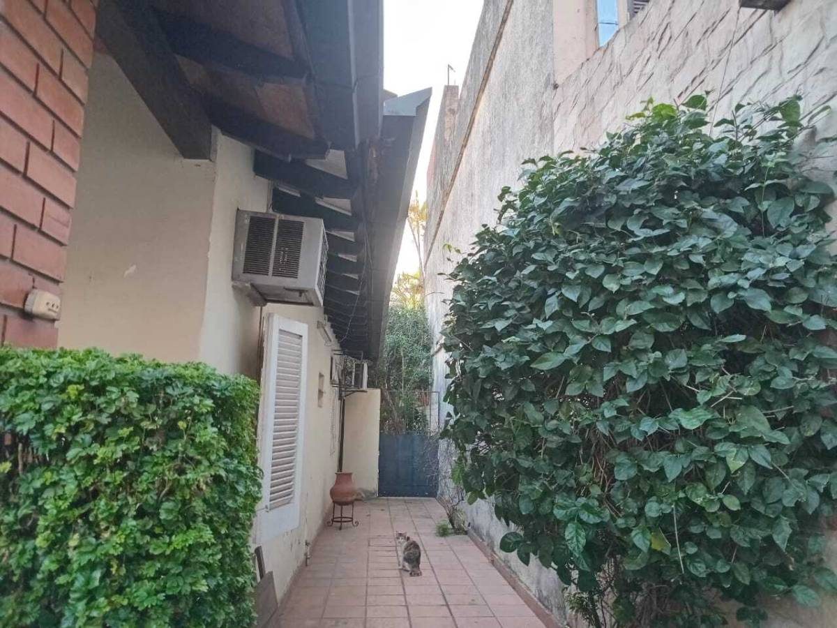 Se Vende Casa con ubicación estratégica en el barrio Mcal López — foto 2