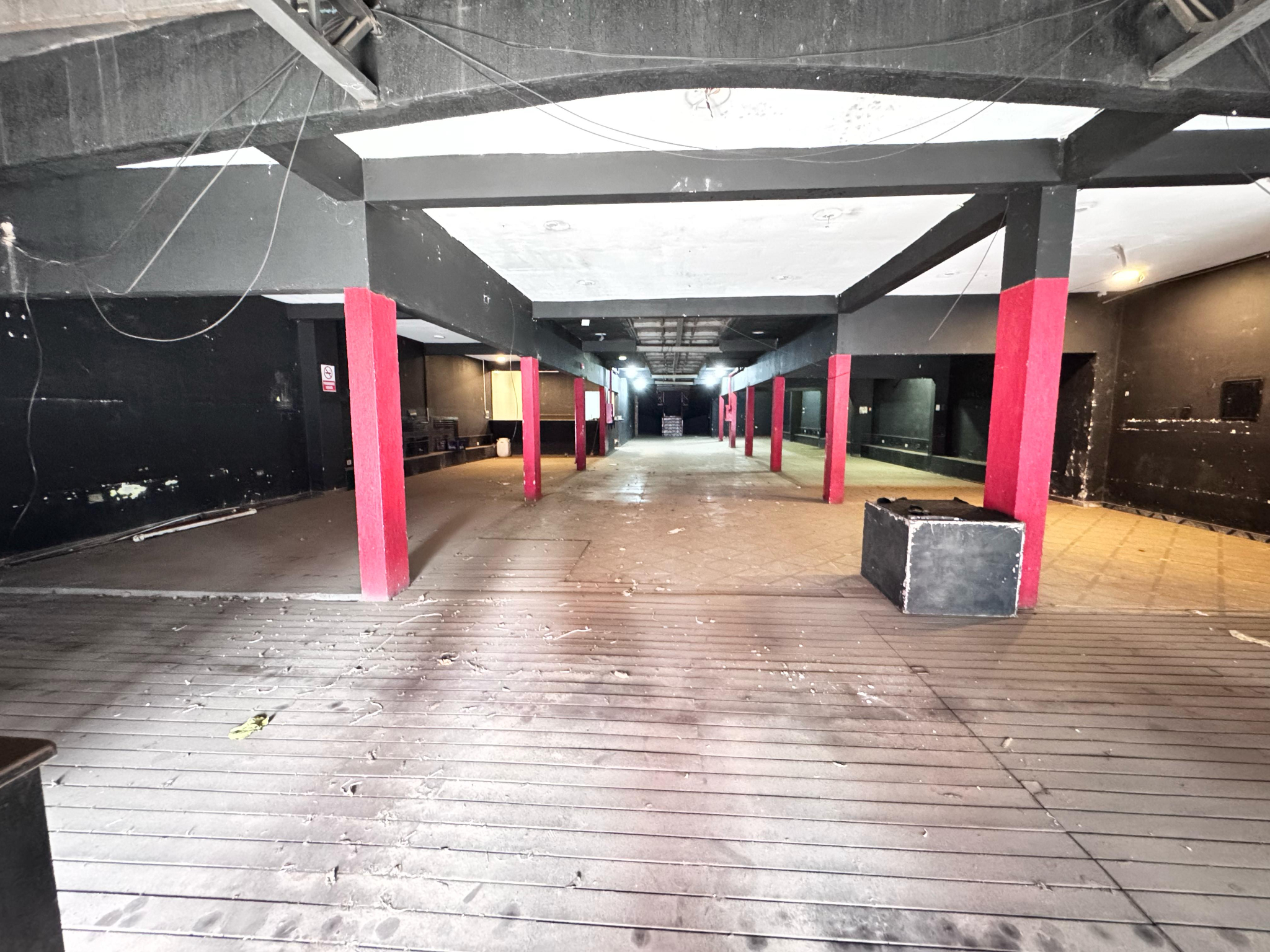 Alquilo Amplio Salón Comercial De Dos Pisos — foto 2