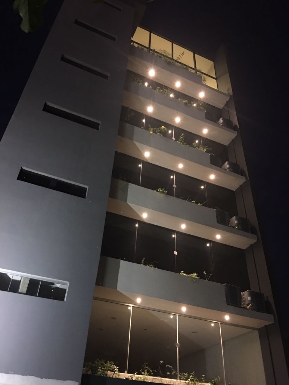 Vendo Edificio 7 Pisos. Avda España - Villa Morra / Carmelitas Us$ 2.500.000.- — foto 2