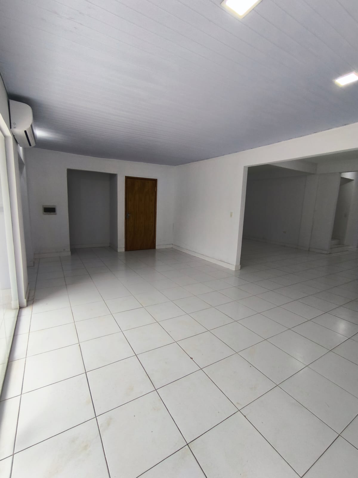 Alquilo Edificio de 2 Pisos en Luque Maka'i 394 M2 — foto 2