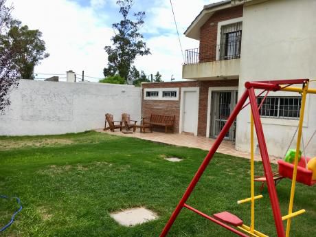 Amplia Casa - 150m De Rambla - 200m2 Construidos