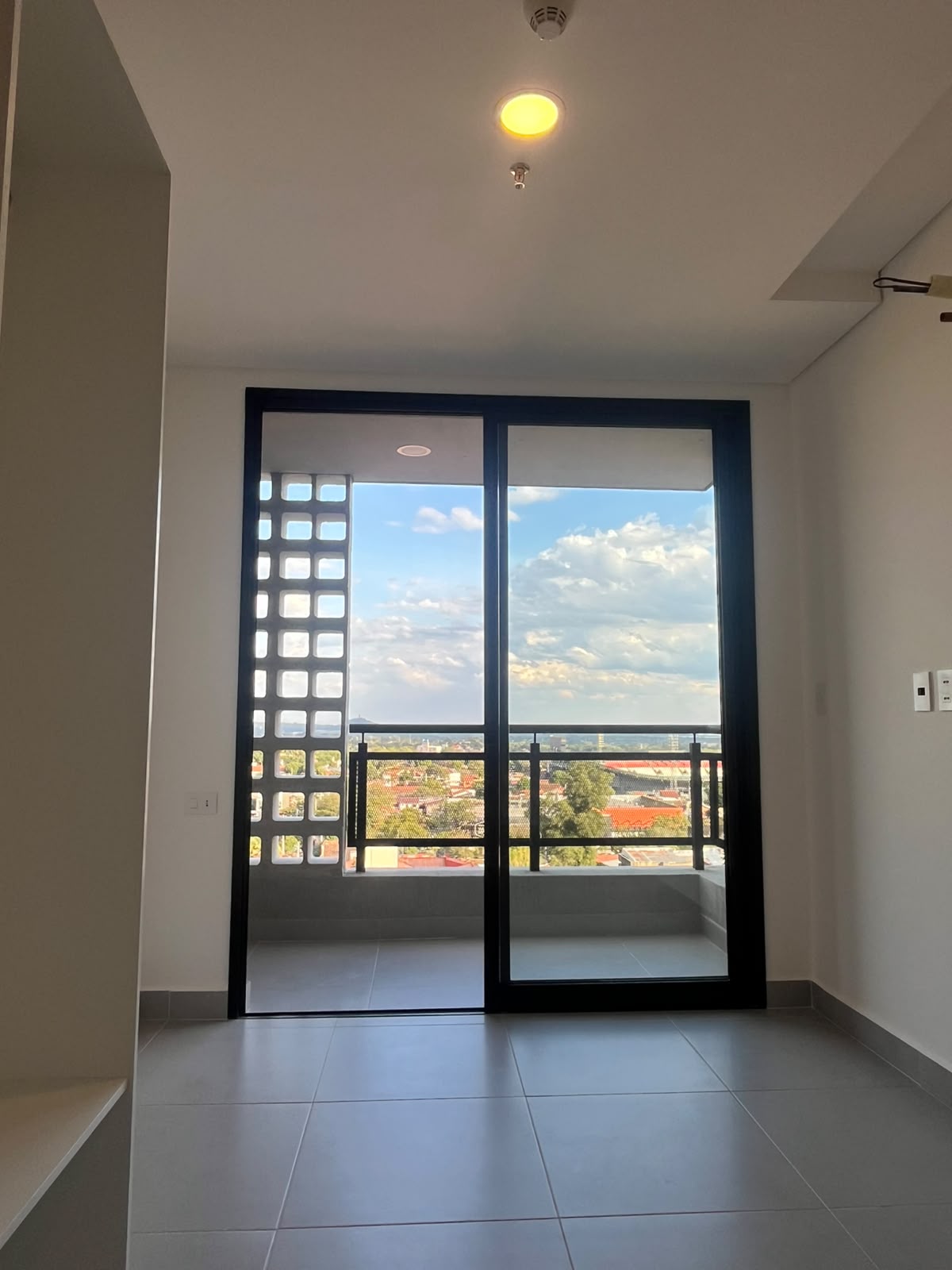 ALQUILO DEPARTAMENTO EN SAJONIA — foto 2