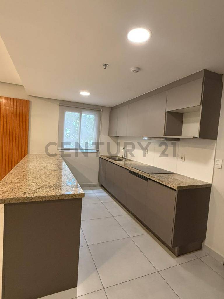 En Venta Departamento semi amoblado de 3 dormitorios más área de servicio — foto 3