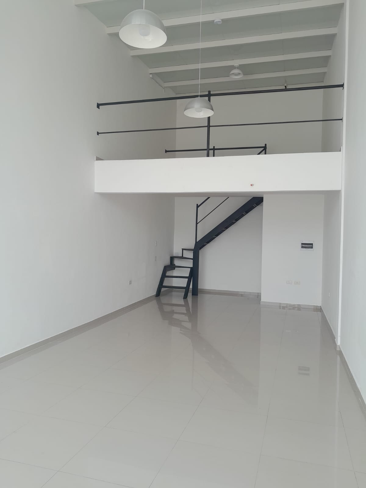 Alquilo Amplio Salon Comercial en Lambare — foto 2