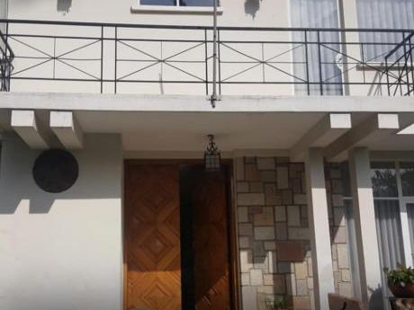 Casa En Venta Inmediaciones Del Colegio Calvert