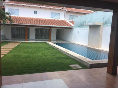 Casa En Venta Zona Norte 4to Anillo En Condominio Cerrado