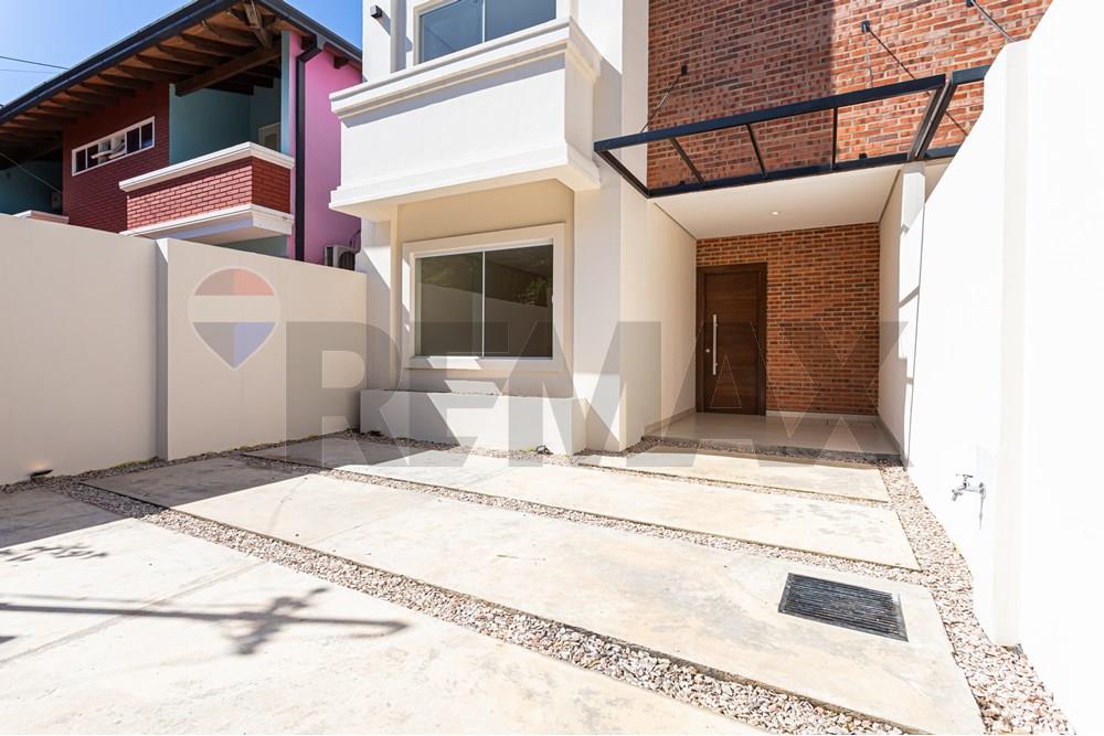 EN VENTA DUPLEX  A ESTRENAR EN MBURUCUYA — foto 2