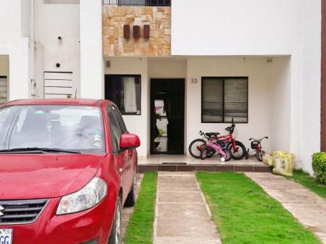 Hermosa Casa En Condominio Cerrado!