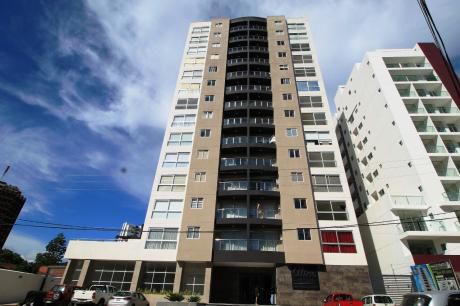 En Alquiler Local En Edificio Altos Del Sur