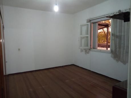A Min De Nuevo Centro Shopping Y Centros De Estudio.