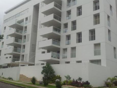 En Excelente Ubicaciòn, Departamento Còmodo Y Muy Bien Iluminado