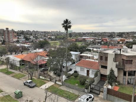 Venta Tres Dormitorios Un Baño.cochera.nuevo En El Mercado