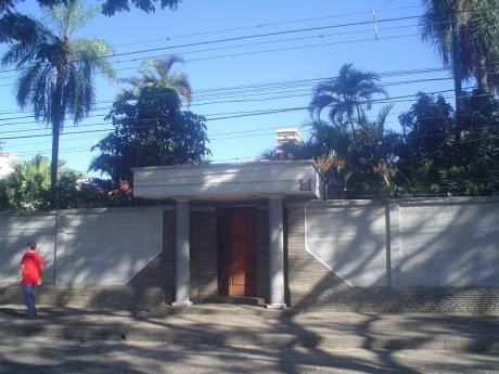 Casa Amplia En Alquiler En Av. Ana Barba