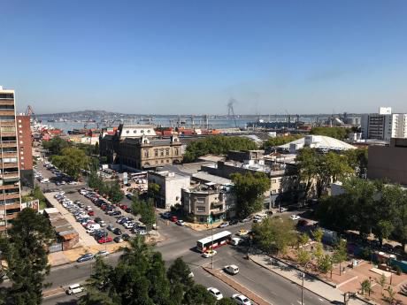 Apto Centro, 2 Dormitorios Y Servicio, 2 Baños. Piso Alto