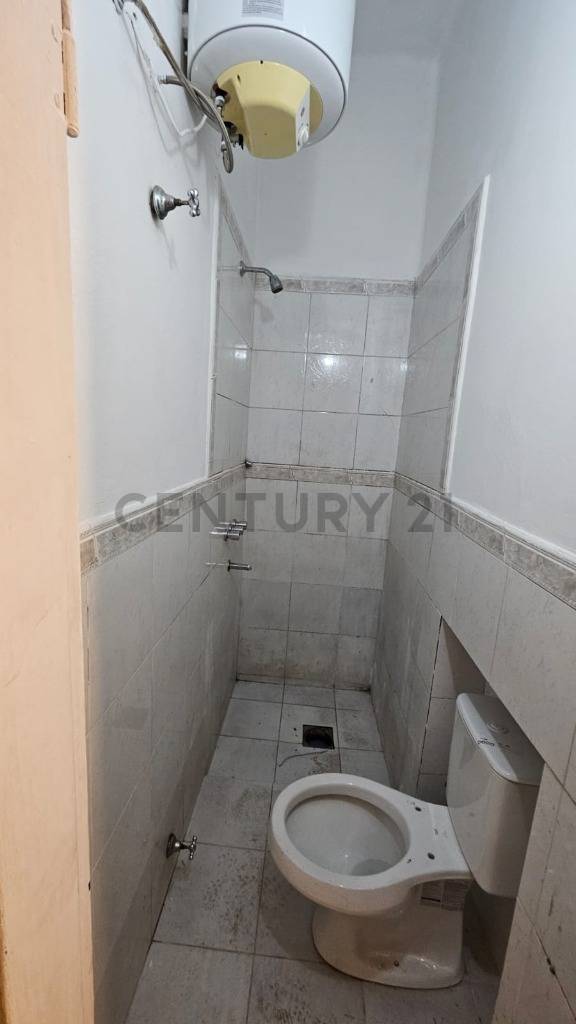 ALQUILO AMPLIA RESIDENCIA PARA USO COMERCIAL — foto 3