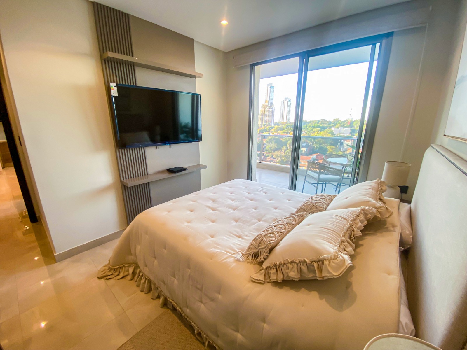 ALQUILO – Departamento 2 Dormitorios Amoblado – Avda. Molas López 96 m² — foto 2