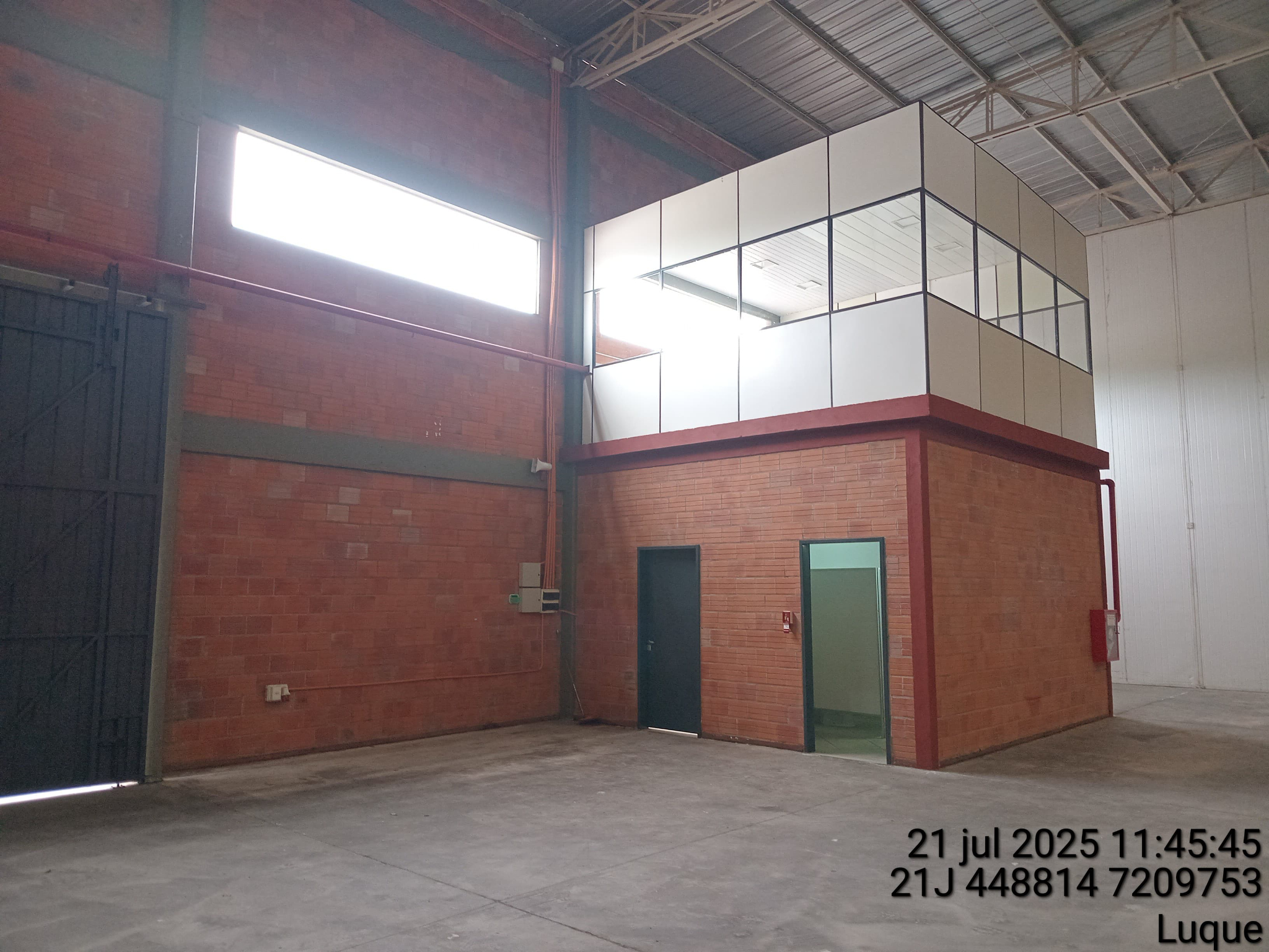 ALQUILO DEPOSITO DE 1.030 M2 EN LUQUE‼️ C-1082 — foto 3