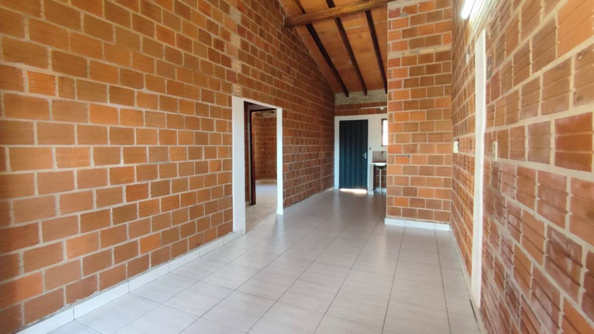 Alquilo casa 2 dormitorios zona Poder Judicial en San Lorenzo — foto 3