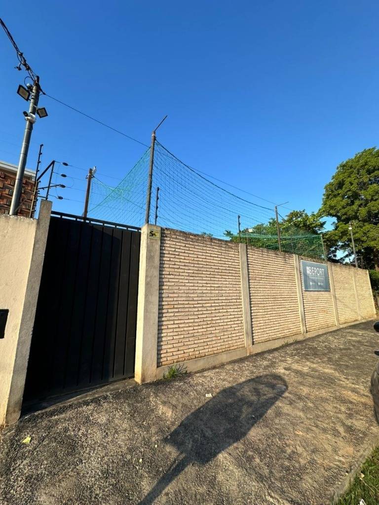 Alquilo Predio con cancha de pasto sintetico-Segundo Barrio Luque — foto 2