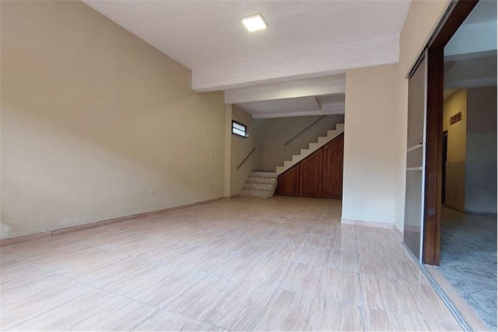 ALQUILO CASA  CENTRO SAN LORENZO — foto 2