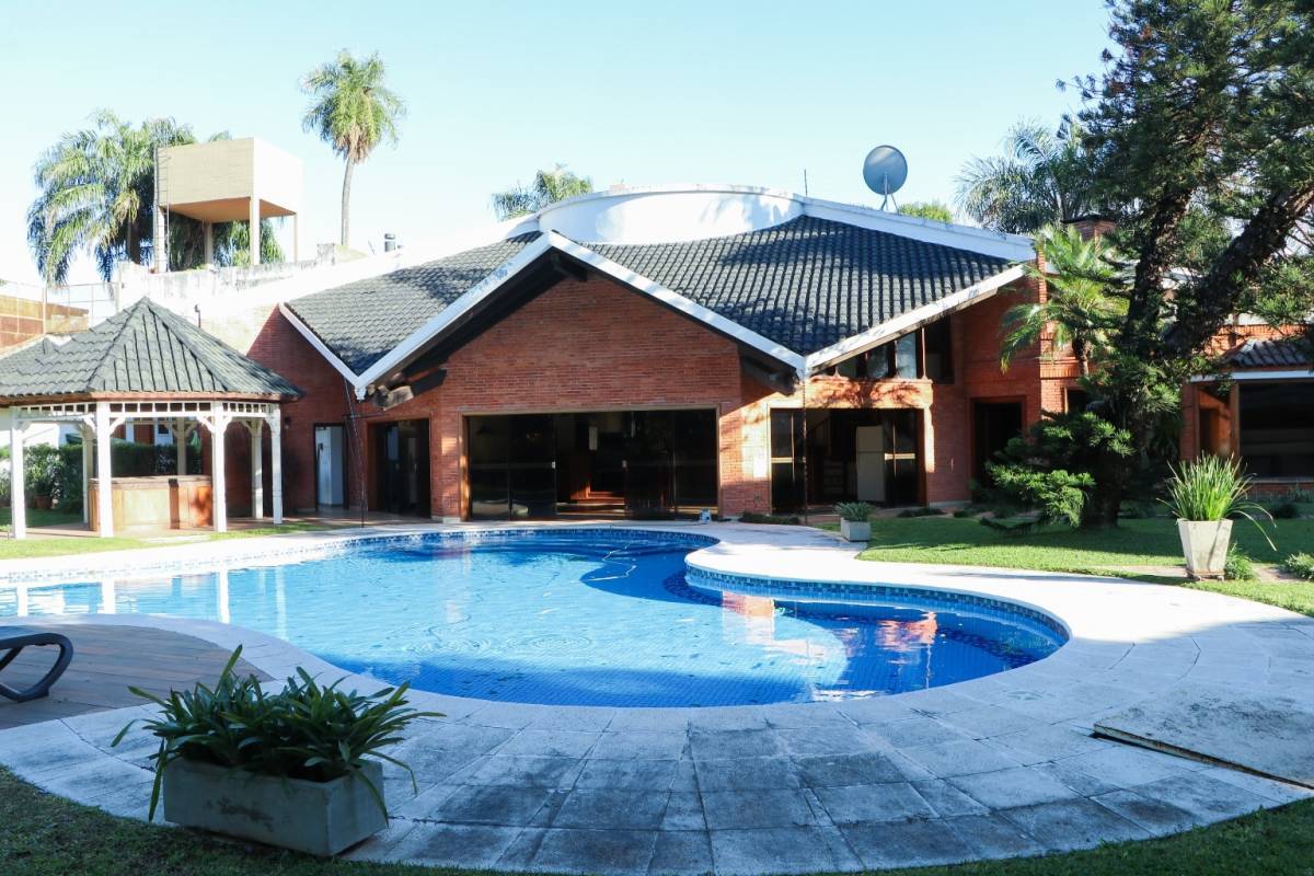 RESIDENCIA DE LUJO EN VENTA – BARRIO MBURICAO — foto 3