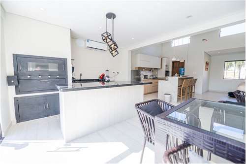 ¡ÚLTIMA OPORTUNIDAD! Hermosa casa amoblada en venta — foto 3