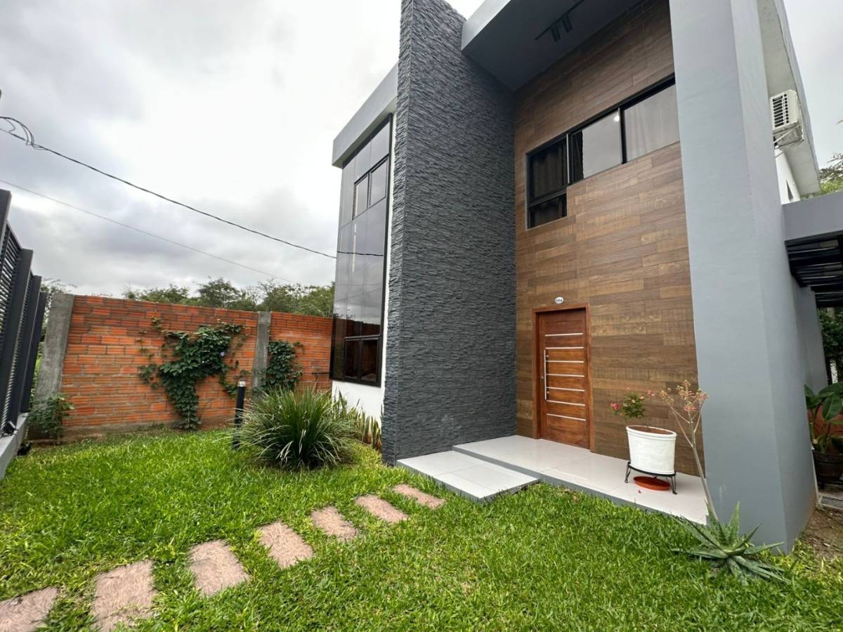 EN VENTA CASA AMOBLADA Y EQUIPADA EN SAN BERNARDINO - PUERTA DEL LAGO — foto 2