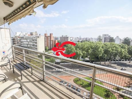Apartamento En Piso Alto De Pocitos. Ref: 6345