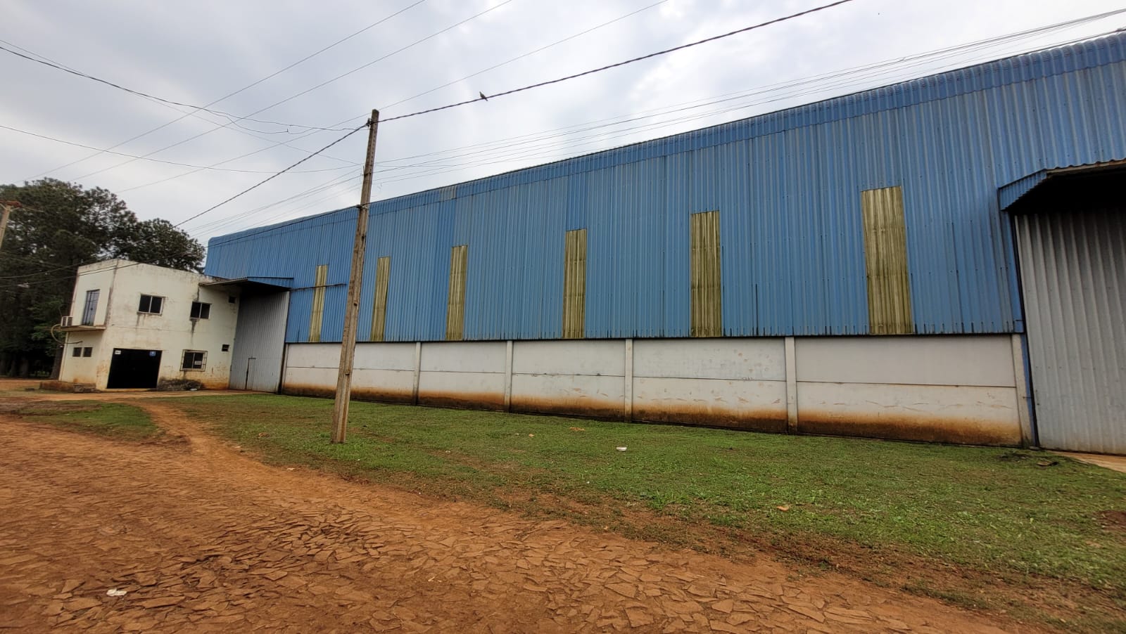 Alquilo amplio depósito de 2.600m2 en el Km 20 de Minga Guazú — foto 3