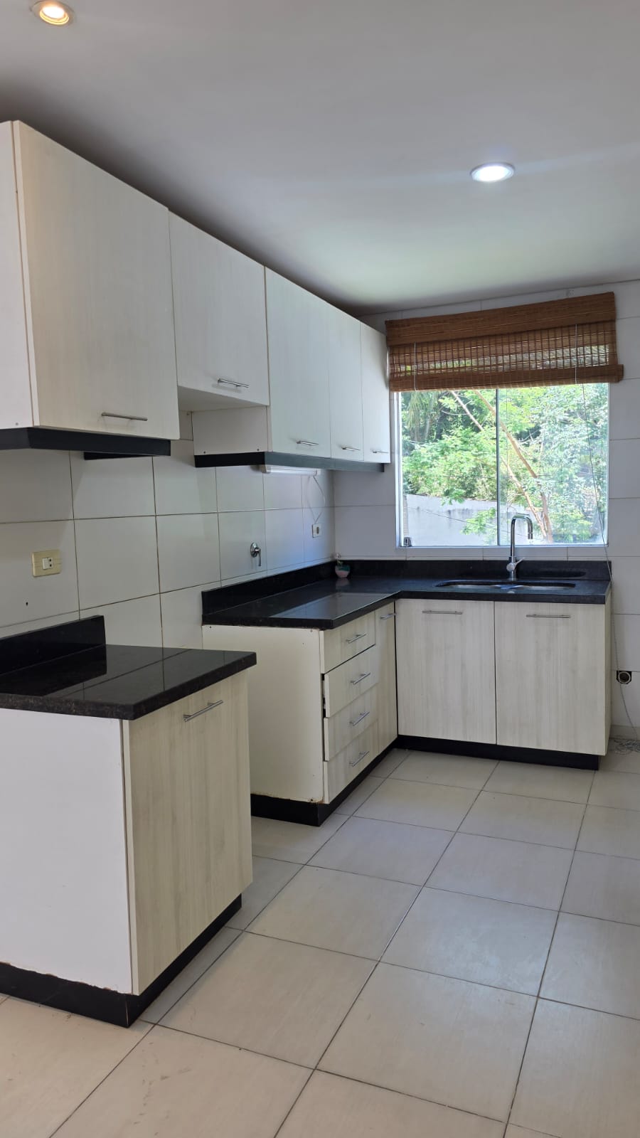 ✨ *DÚPLEX DE 3 NIVELES EN LAMBARÉ – CONDOMINIO CERRADO* ✨ — foto 2