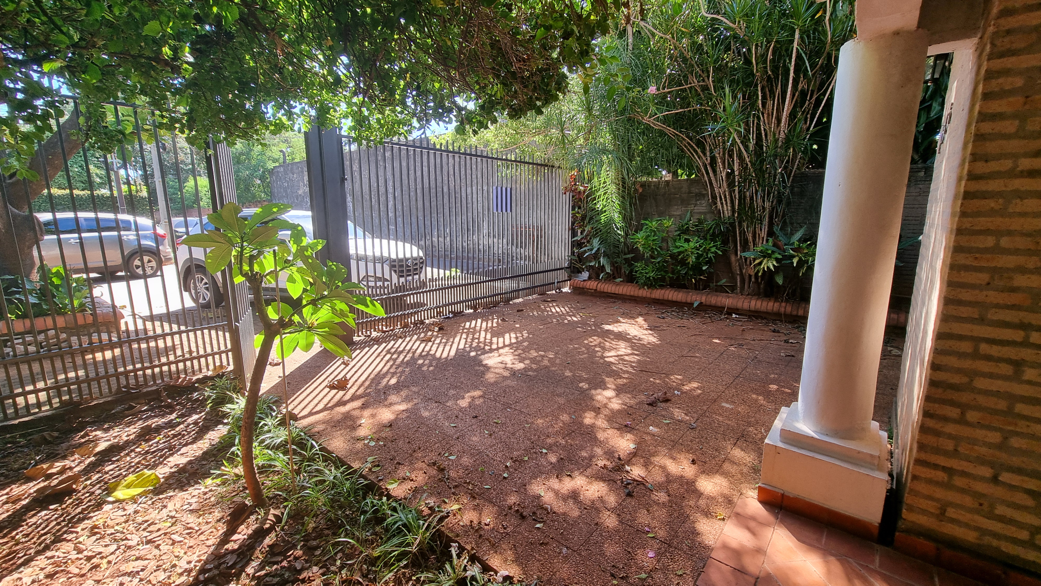 VENDO RESIDENCIA EN KM4, ZONA SANATORIO INTERNACIONAL — foto 2