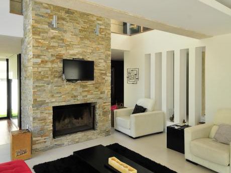 Magnífica Casa En Barrio Privado/montevideo