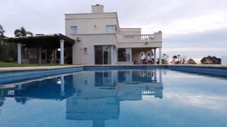 Importante Residencia De Estilo Colonial C/vista Al Mar / Punta Ballena