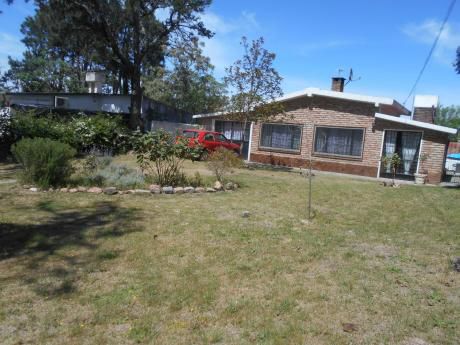 Sobre Avenida Asfaltada. 3 Dormitorios + Apto. Lomas De Solymar Venta