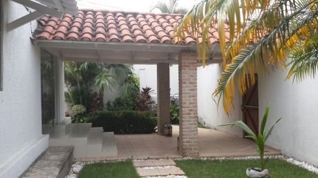 Amplia Casa En Zona Paragua Entre 2do Y 3er Anillo