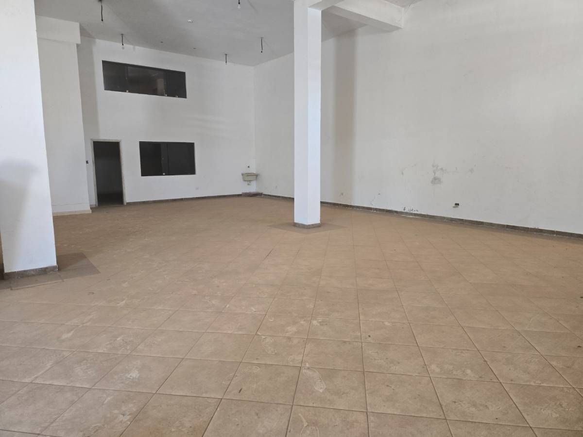 En Alquiler Amplio Local Comercial en Asunción — foto 3