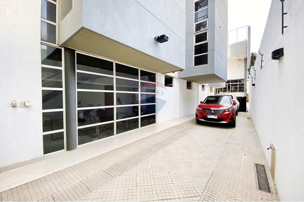 EN VENTA AMPLIO EDIFICIO CON RENTA EN ASUNCIÓN — foto 3