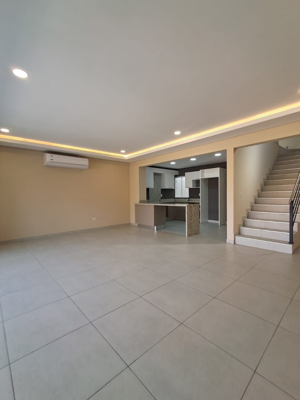 ALQUILO DUPLEX A ESTRENAR EN LUQUE ZONA PLAZA MADERO — foto 2