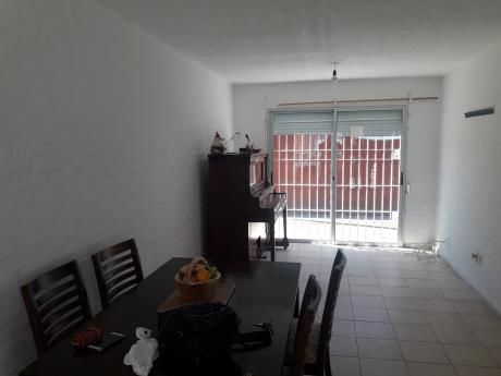Casa De Tres Dormitorios En Villa Colón. U115640 30.000 Y Cuotas.