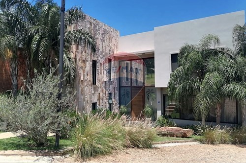 En Venta Imponente Casa Con Una Inigualable Vista Al Lago En San Bernardino — foto 2