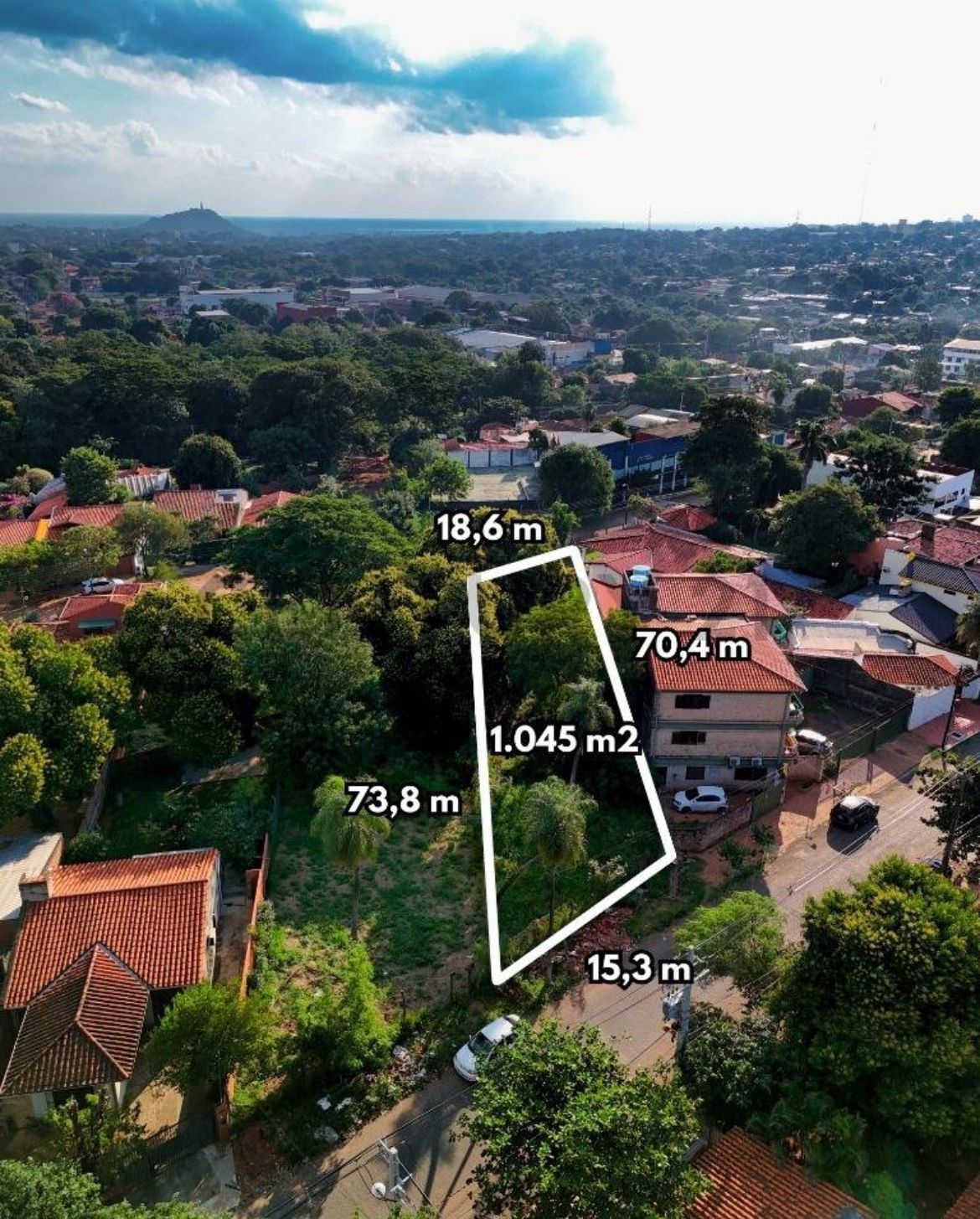 VENDO AMPLIO TERRENO CON SALIDA DE CALLE A CALLE ZONA CACIQUE LAMBARÉ — foto 2